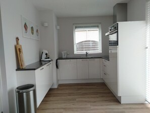 House | Private kitchen | Electric kettle, toaster - Bungalow in Breskens Near Beach and Dunes (Breskens)