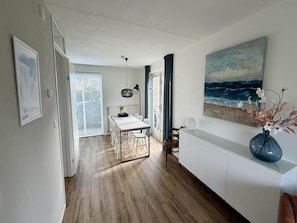 House | Dining - Bungalow in Breskens Near Beach and Dunes (Breskens)
