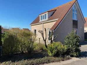House | Exterior - Bungalow in Breskens Near Beach and Dunes (Breskens)