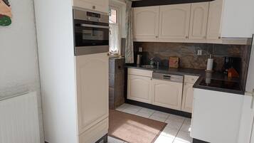 Nhà | Bếp riêng | Ấm điện, lò nướng bánh mì