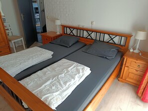 House | 3 bedrooms, individually furnished - Zeeland Home With Fireplace (Breskens)