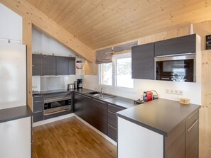 Private kitchen - Amazing Chalet With Sauna (Stadl-Predlitz)