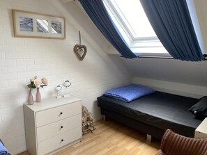 2 bedrooms, individually furnished - Bright Holiday Home Near Beach (Breskens)