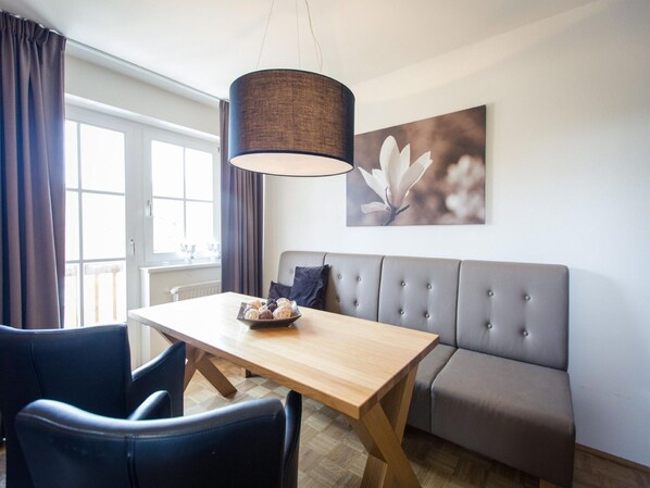 Apartment | Dining