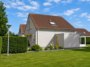 House | Exterior - Bungalow in Breskens Near the Beach (Breskens)