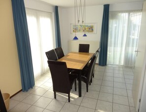 Dining - Bungalow in Breskens Near the Lighthouse (Breskens)