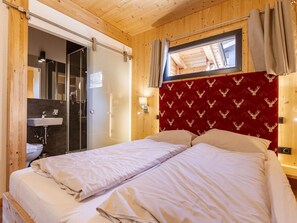 Chalé | 4 quartos, individualmente mobiliados, roupa de cama