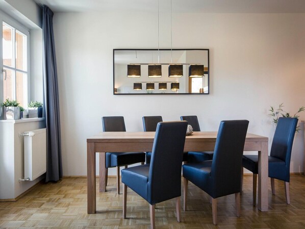 Apartment | Dining