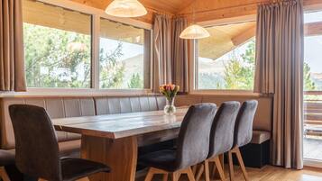 Chalet | Dining