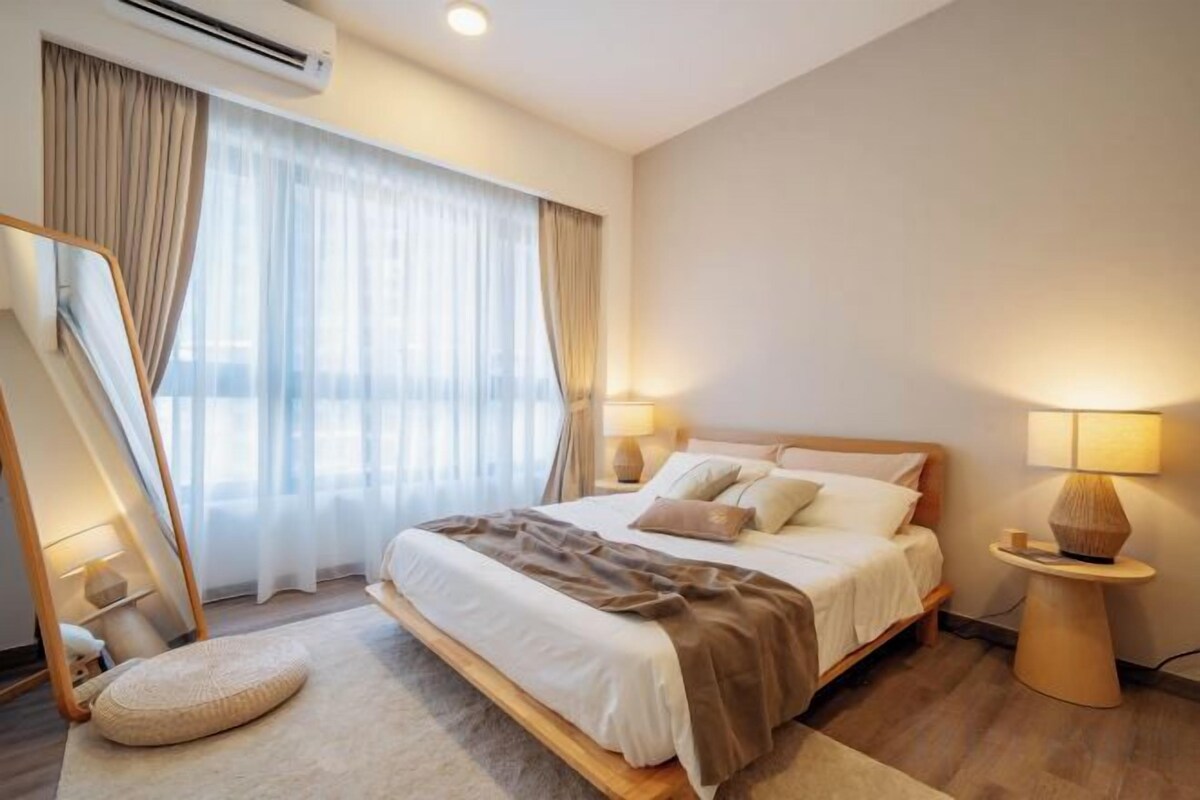 Laptop workspace, iron/ironing board, free WiFi, bed sheets