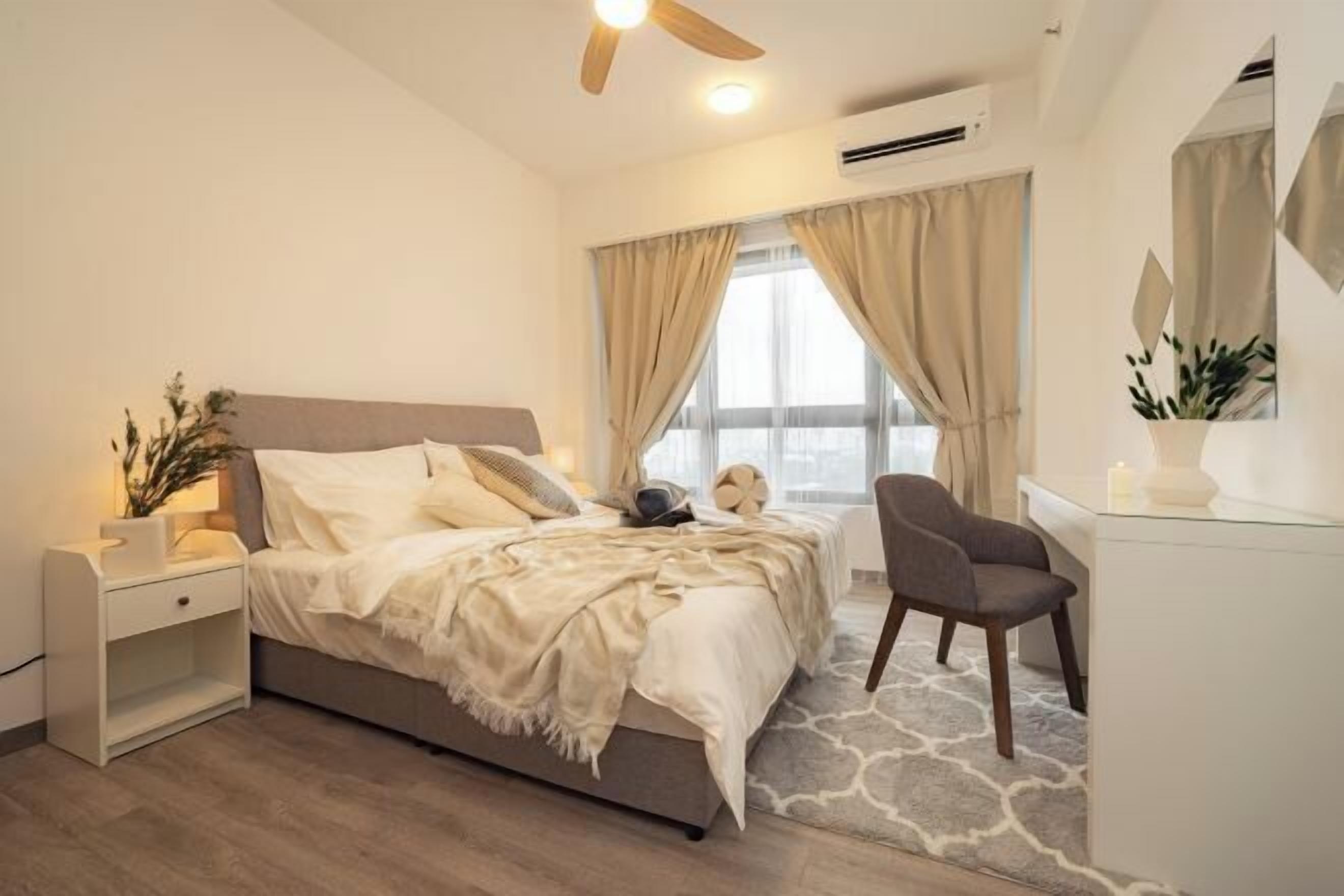 Laptopgeeigneter Arbeitsplatz, Bügeleisen/Bügelbrett, kostenloses WLAN