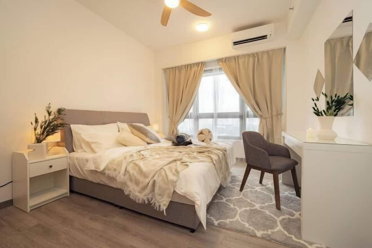 Laptopgeeigneter Arbeitsplatz, Bügeleisen/Bügelbrett, kostenloses WLAN