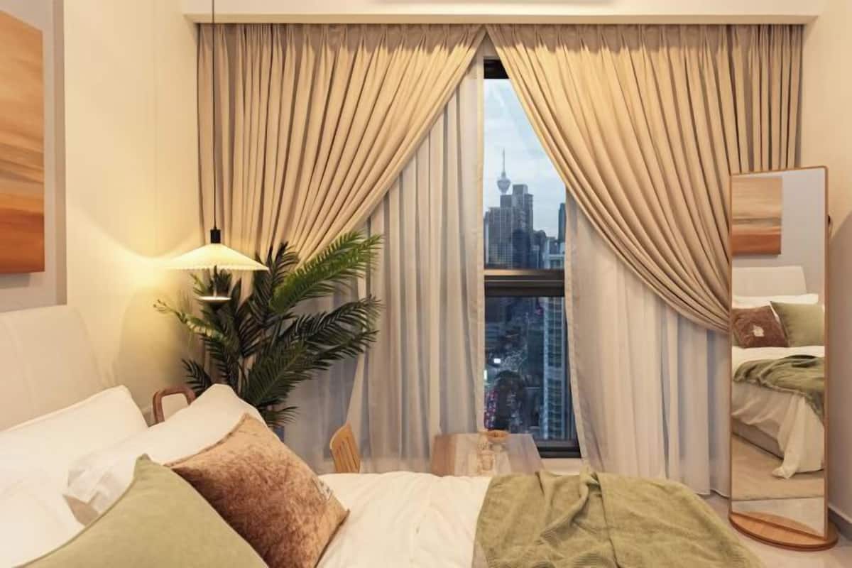 Laptop workspace, iron/ironing board, free WiFi, bed sheets