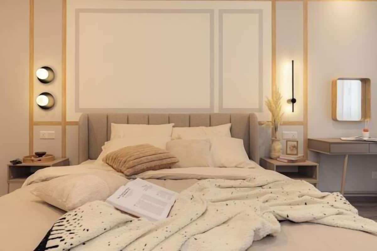 Laptop workspace, iron/ironing board, free WiFi, bed sheets