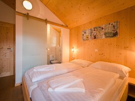 4 habitaciones, muebles diferentes y ropa de cama
