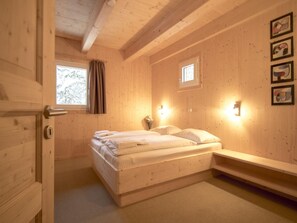 Stuga | 4 sovrum, unika möbler och sängkläder