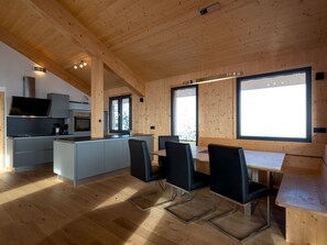 Chalet | Dining