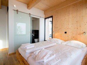 Chalet | 4 bedrooms, individually furnished