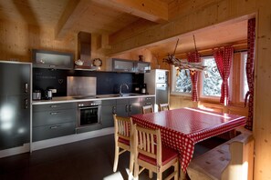 Private kitchen - Chalet in Alps Near Ski Slopes and Sauna (Stadl-Predlitz)