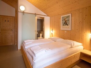 Chalet | 4 slaapkamers, individueel gemeubileerd, beddengoed
