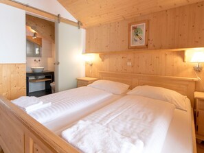 Chalet | 4 bedrooms, individually furnished