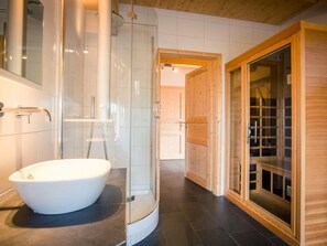 Chalet | Bathroom | Hair dryer - Inviting Chalet With Infrared Sauna (Stadl-Predlitz)