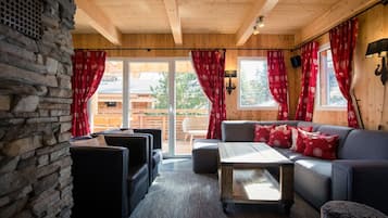 Chalet | Living area
