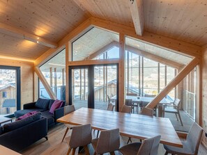 Living area - Welcoming Chalet With Wellness (Haus)