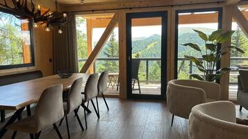 Chalet | Dining