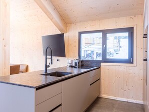 Stuga | Eget kök | Barnstol