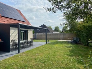 House | Outdoor dining - Holiday Home With Pet-friendly Garden (Breskens)