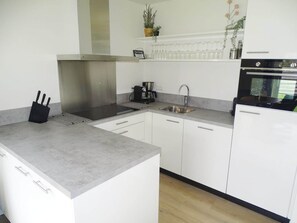 House | Private kitchen | Electric kettle, toaster - Holiday Home With Pet-friendly Garden (Breskens)