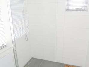 House | Bathroom