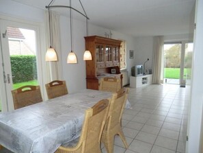 House | Dining - Bungalow in Breskens Near the Beach (Breskens)