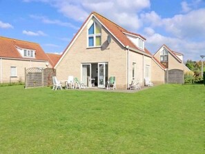 House | Exterior - Bungalow in Breskens Near the Beach (Breskens)