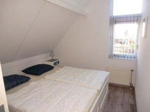 House | 3 bedrooms, individually furnished - Bungalow in Breskens Near the Beach (Breskens)