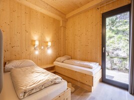 4 habitaciones, muebles diferentes y ropa de cama 