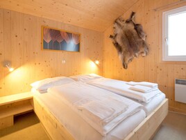 4 habitaciones, muebles diferentes y ropa de cama 