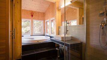 Chalet | Bathroom | Bathtub