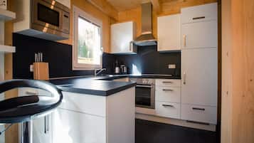 Chalet | Private kitchen | Electric kettle, toaster