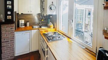House | Private kitchen | Electric kettle, toaster