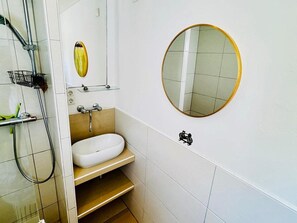 House | Bathroom - Dike House Near Breskens With Stream Garden (Hoofdplaat)