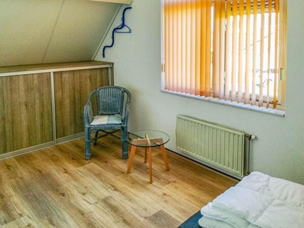 House | 3 bedrooms, individually furnished - Bungalow in Breskens Near Waterfront Beach (Breskens)