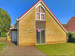 House | Exterior - Bungalow in Breskens Near Waterfront Beach (Breskens)