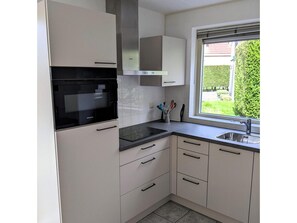 House | Private kitchen | Electric kettle, toaster - Bungalow in Breskens Near Waterfront Beach (Breskens)