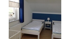 House | 3 bedrooms, individually furnished - Bungalow in Breskens With Private Jetty (Breskens)