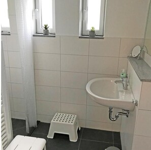 House | Bathroom - Bungalow in Breskens With Private Jetty (Breskens)