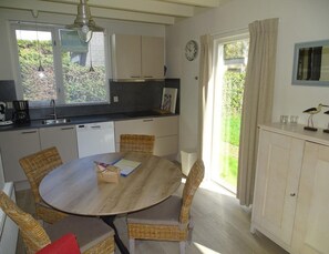 House | Dining - Family Stay - Near Beach (Breskens)