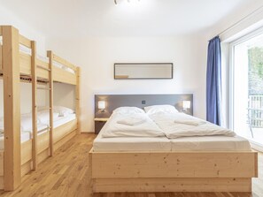 Căn hộ | 3 phòng ngủ, trang bị nội thất với thiết kế riêng biệt