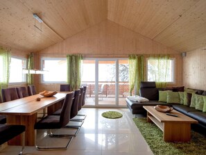 Chalet | Living room - Lush Chalet With hot tub (Stadl-Predlitz)